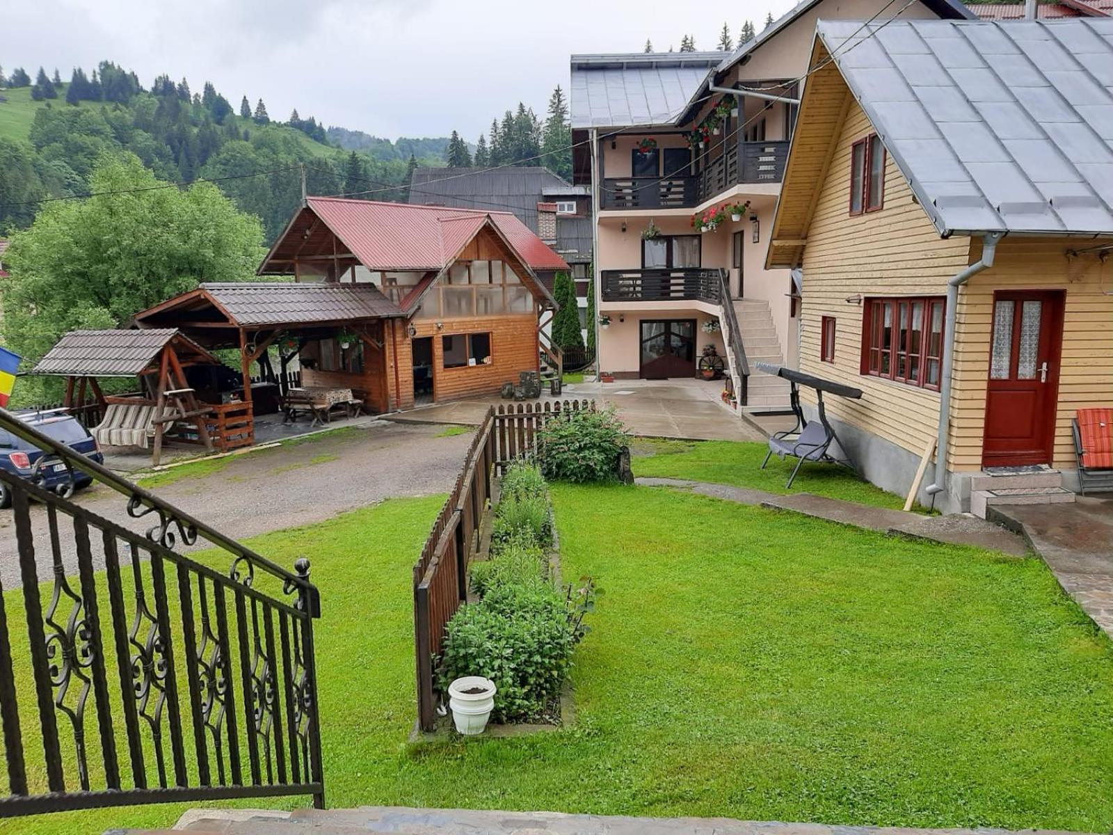 Lip Si Ely Hotel Dimbovicioara Luaran gambar