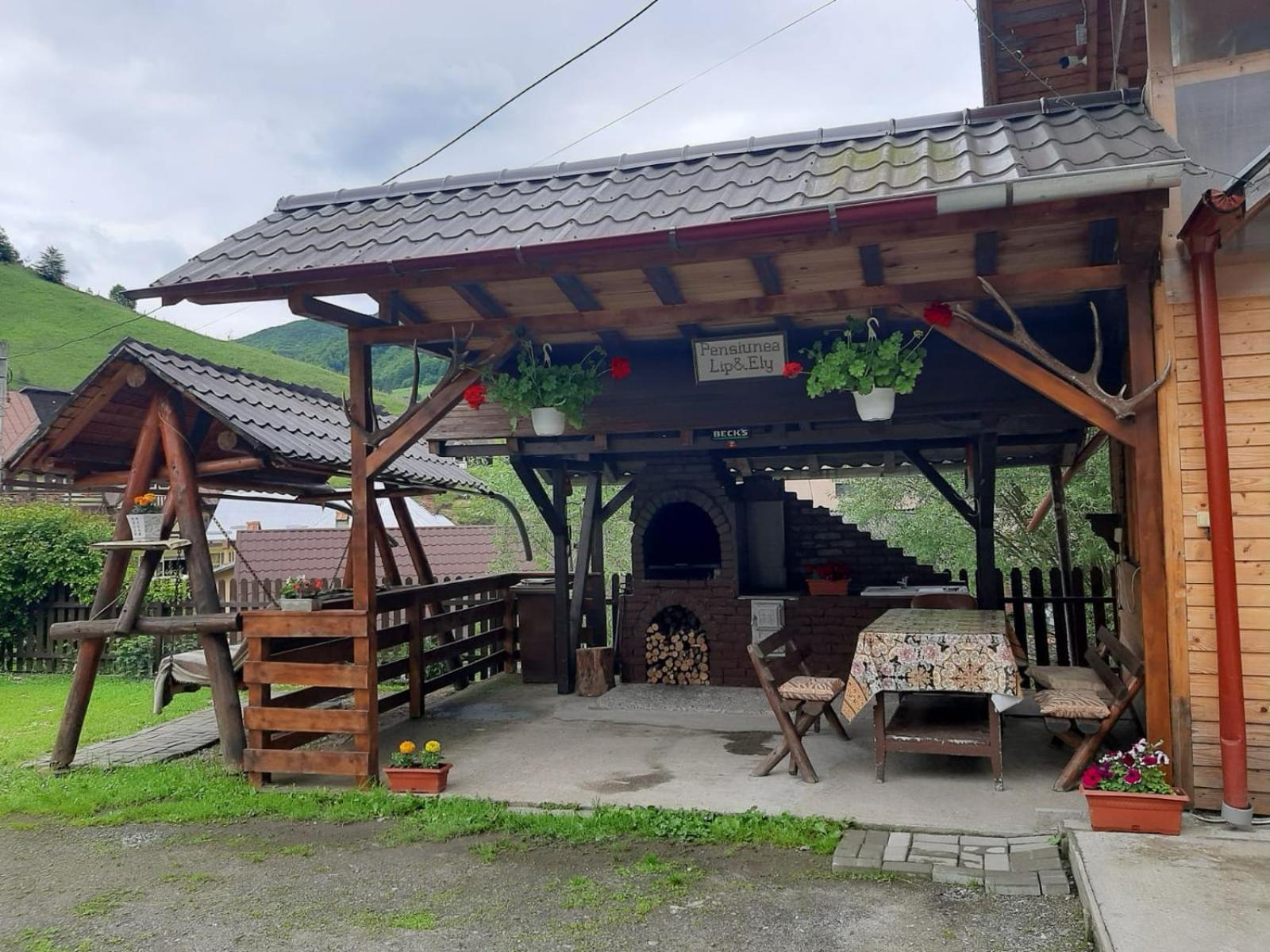 Lip Si Ely Hotel Dimbovicioara Luaran gambar