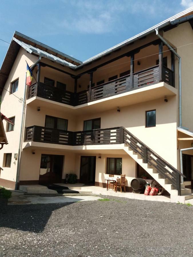 Lip Si Ely Hotel Dimbovicioara Luaran gambar