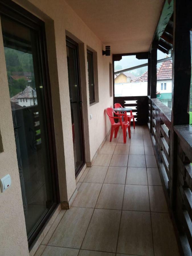 Lip Si Ely Hotel Dimbovicioara Luaran gambar
